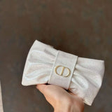 批發價-✨ Dior 2026聖誕限定仙氣滿滿閃亮金銀蝴蝶結隨行化妝包✨連原包裝 (28/10截 預計11月下旬)