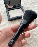 【NARS 便攜化妝掃｜人造纖維・輕巧隨身・補妝必備】 (23/7截 預計8月下旬)
