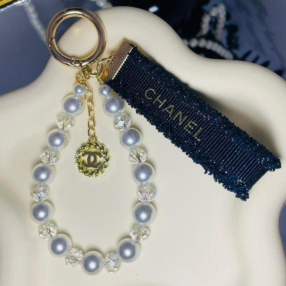CHANEL2025專櫃正品💯絲帶及吊飾DIY珍珠水晶鑰匙扣🎁連原裝白盒🎁 (23/11截 預計12月中旬)